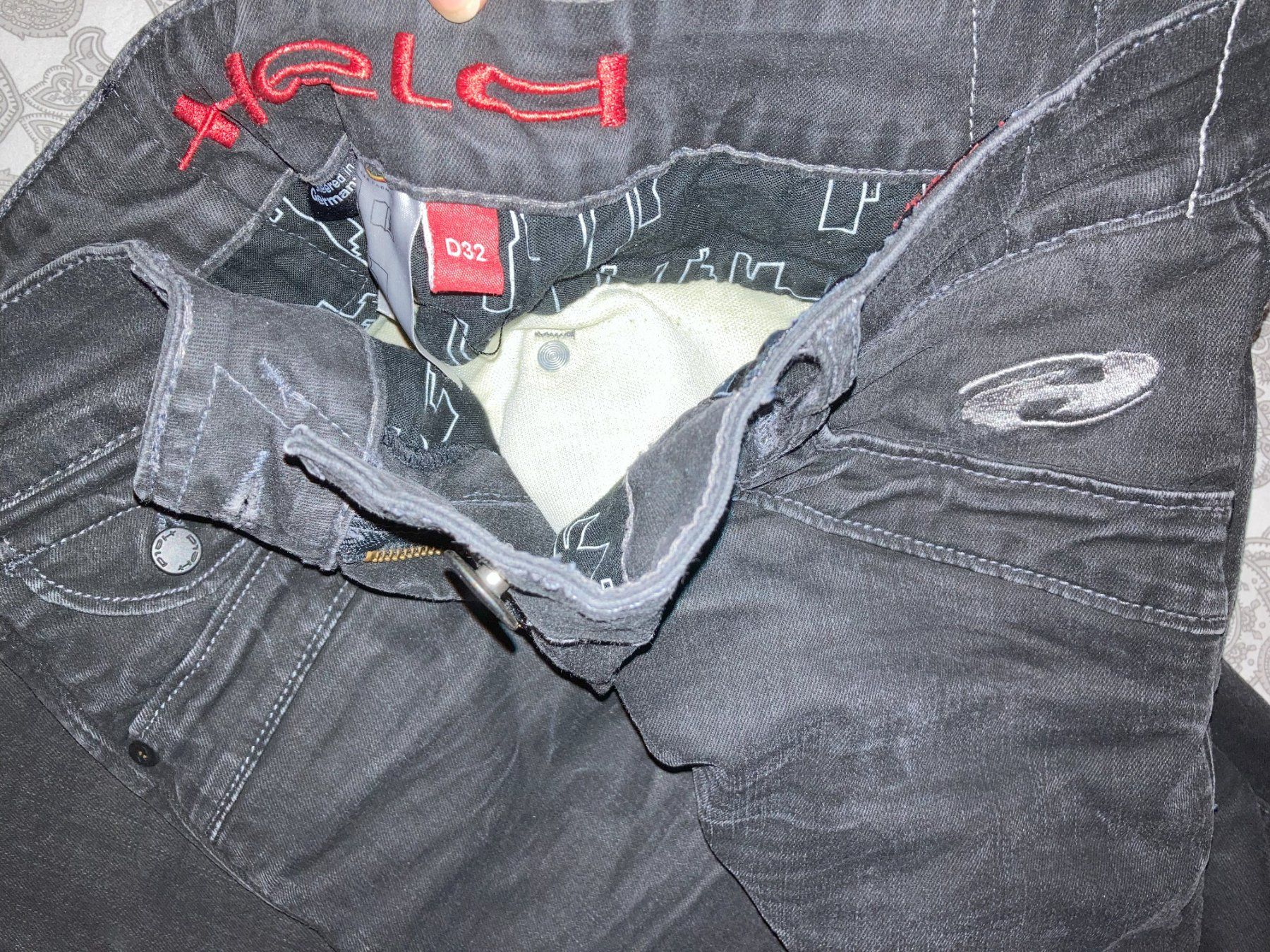 Jeans: Held Crane Damen Stretch-Jeans Schwarz – Usato da Hinterkappelen venduto da deev