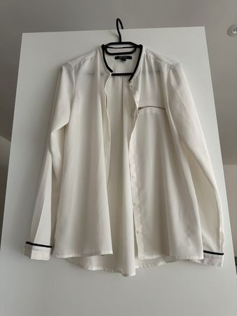 Esprit Bluse, Gr. 36, weiss mit schwarzen Details, Top!