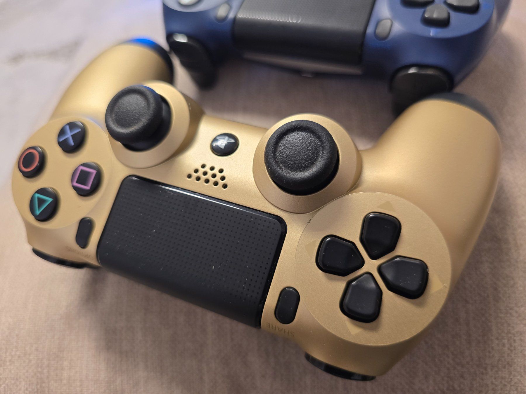 Sony Manettes: 2× ORIGINAL PS4 Controller – D'occasion à Basel par Zait 1