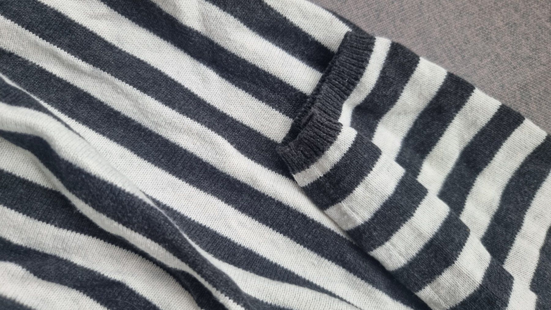H&M Vestiti & Gonne: H&M Strickkleid, 122/128 – Usato da Buttikon SZ venduto da Limo180 1