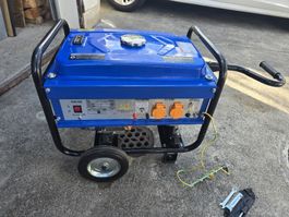 2500Watt Generator mit vollem 15Liter Tank!
