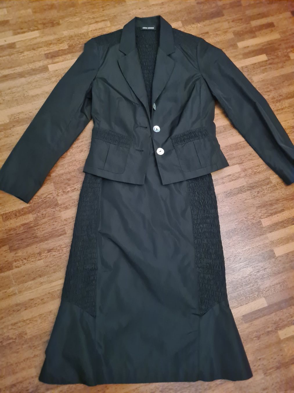 Costumes: Deux piece schwarz Grösse 36 – D'occasion à Dübendorf par Blume1235 4