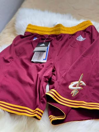 Short Adidas Cavaliers, neuf avec étiquette!