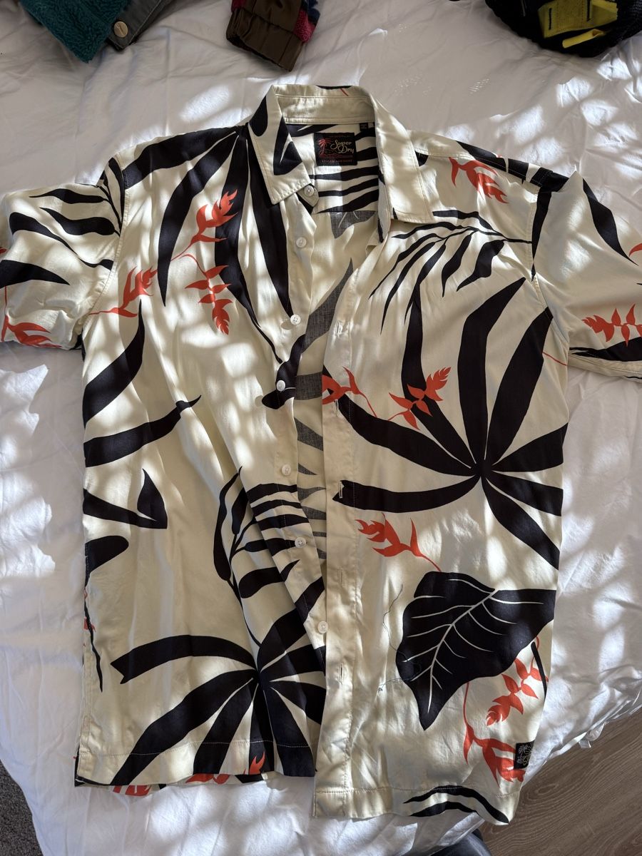 Hemden: Superdry Hawaiian shirt – Gebraucht aus Pully von ste_jnm7