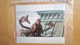 Alfred Molina, Original Autogramm auf Grossfoto in Farbe