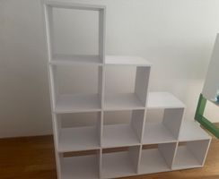 Regal weiss Treppenform 10Fächer guter Zustand