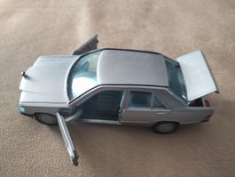 GAMA Mercedes Benz 190  1988 Modellauto Silber met.