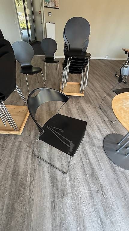 Set de table et chaises: Design Tisch-Set mit 3 Stühlen – D'occasion à Lyss par rap_r6zb 4