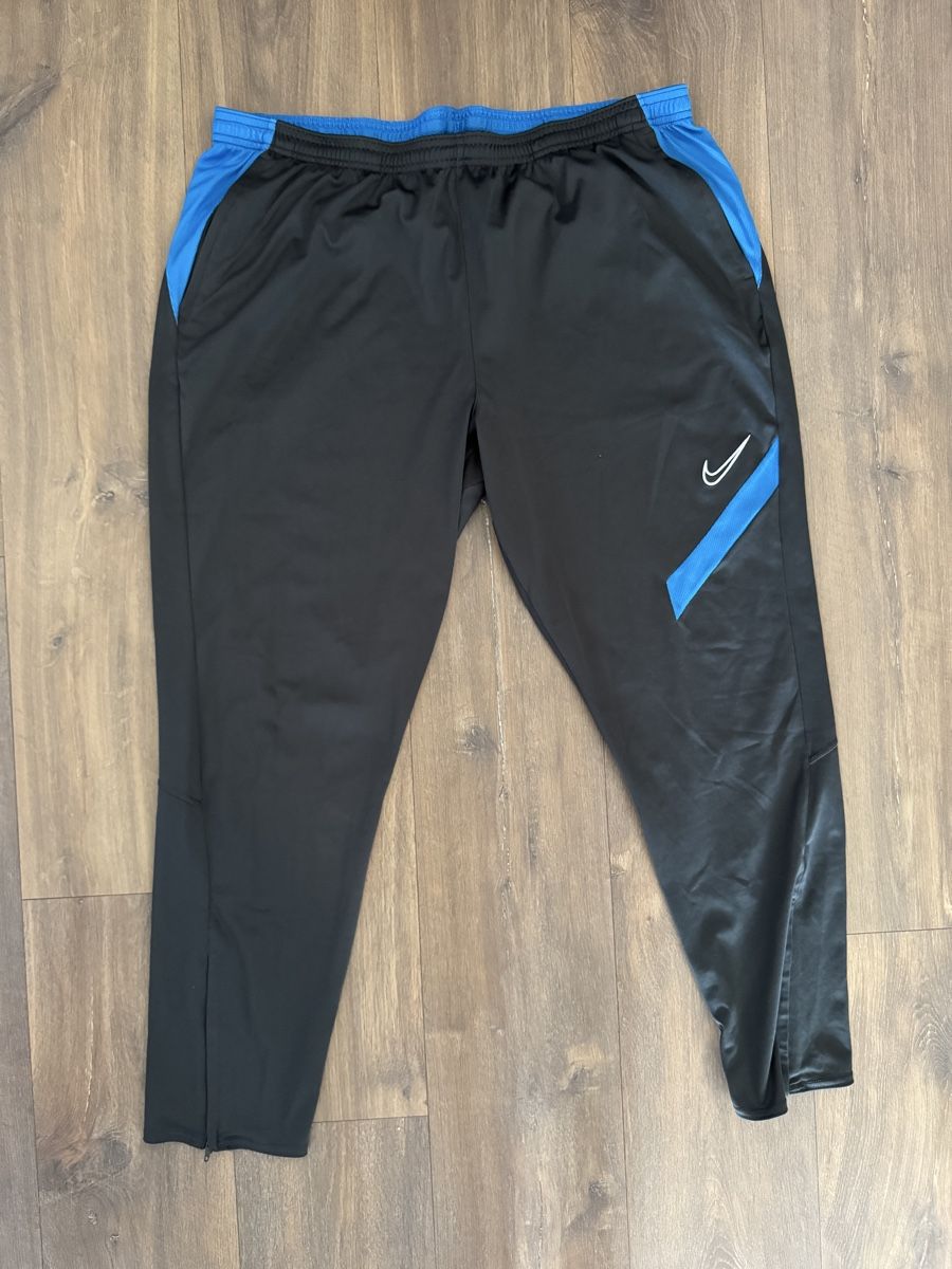 Nike Pantaloni: Nike Jogginghose – Usato da Ottenbach venduto da Mani769