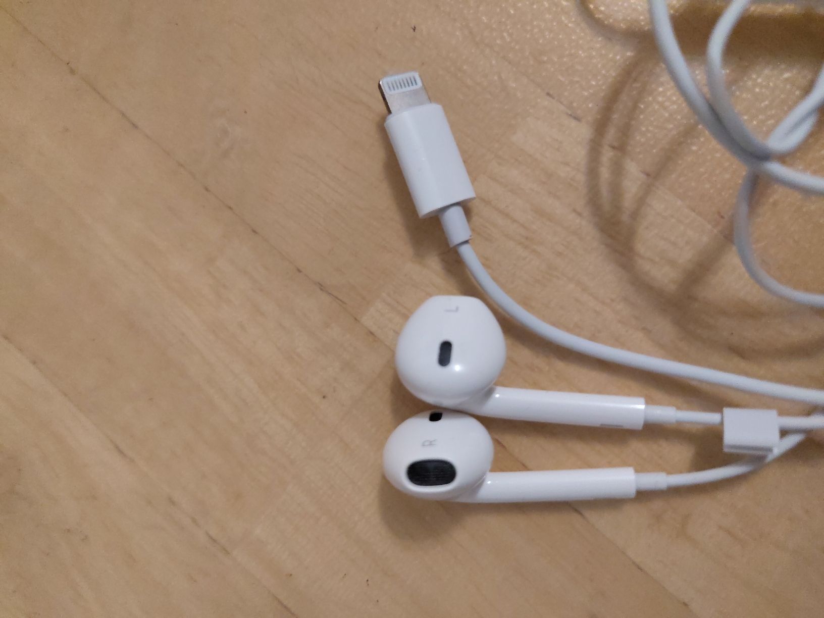 Apple Cuffie: Apple EarPods mit Lightning Anschluss – Usato da St.Gallen venduto da Enka_Var 1