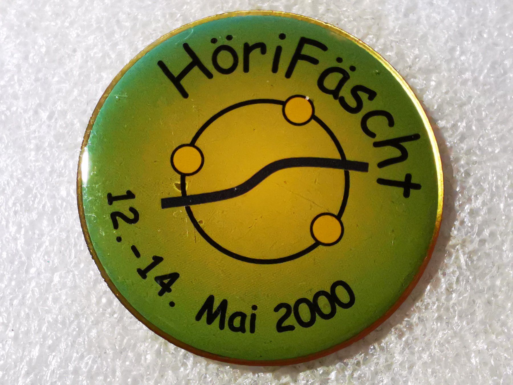 Plaketten & Abzeichen: Ansteckpin 196: Höri Fäscht 2000 – Gebraucht aus Oppligen von Pin-Fall-Shop