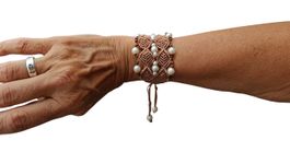 Breites-exklusives-handgemachtes Makramee Armband mit Perlen