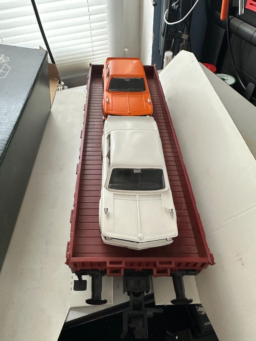 Märklin Piste: Güterwagen Märklin 5876 mit 2 BMW 2002 – Nuovo e nell'imballaggio originale da Allschwil venduto da Largescale 3