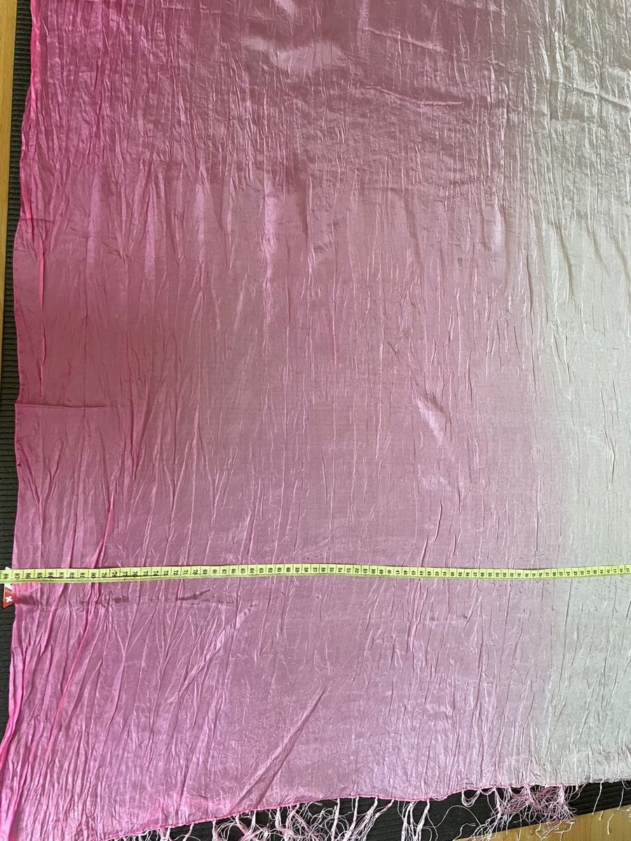 Foulard & Sciarpe: Foulard long en soie rose avec franges  – Nuovo (secondo la descrizione) da Vuippens venduto da ale_6gkb 4