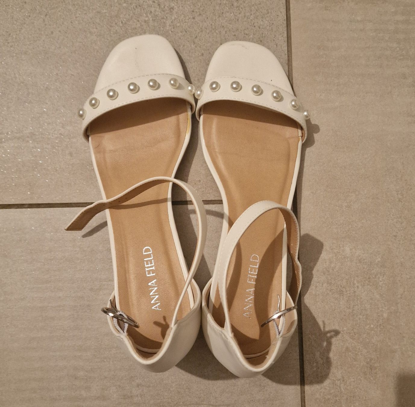 Anna Field Damenschuhe: Sandales Anna Field 37 blanches à perles – Neu (gemäss Beschreibung) aus La Sarraz von lupintoro