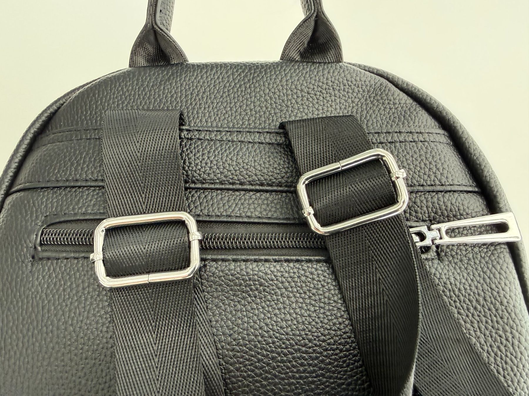 Zaini: Rucksack Schwarz, Kunstleder Schwarz, mittlere Grösse, NEU – Nuovo (secondo la descrizione) da Unterengstringen venduto da Tnovus 6