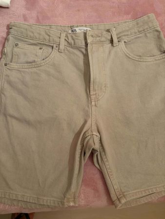 Shorts Zara beige taille 42  état neuf 