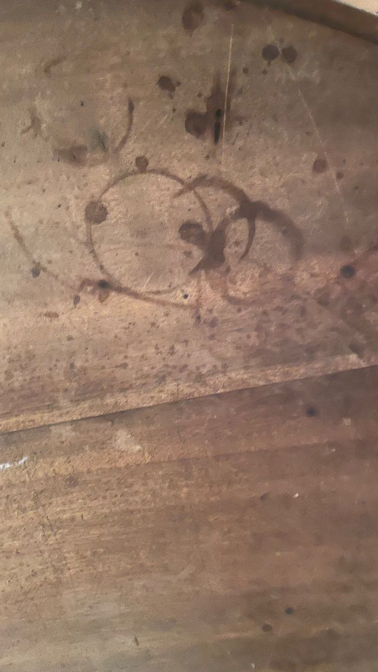 Tavoli: Alter, massiver runder Holztisch mit Sockel – Difettoso da Bremgarten AG venduto da Schussi 5