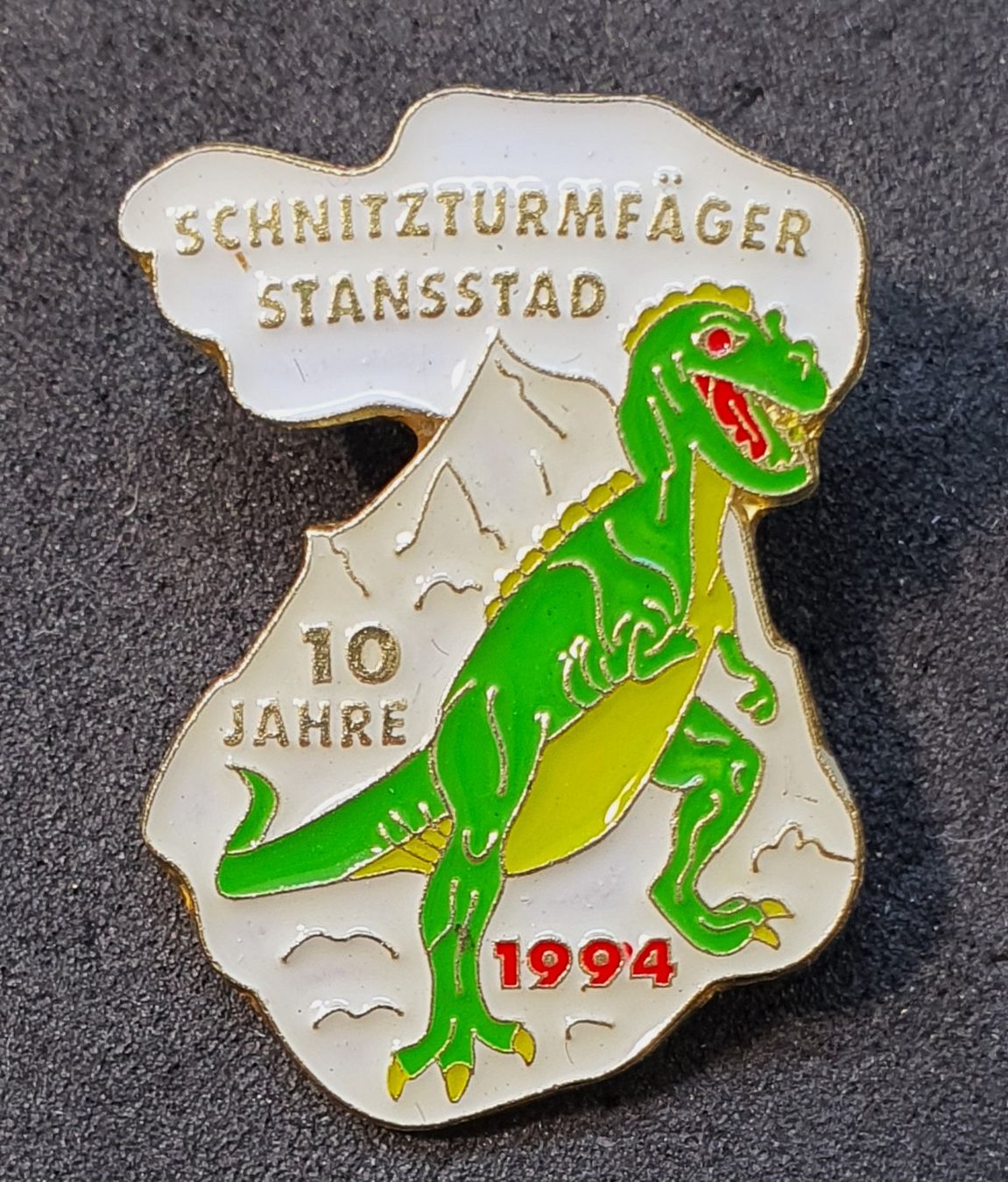 Placchette & Badge: I173 - Pins 10 J. Schnitzturmfäger Stansstad – Usato da Reinach BL venduto da Boston-Verkauf 1