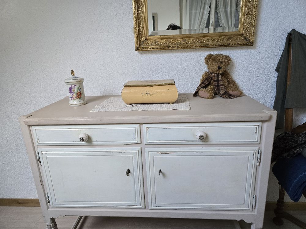 Kommode im Shabby Chic Look top! (Gebraucht) in Worben für CHF 90 – nur ...