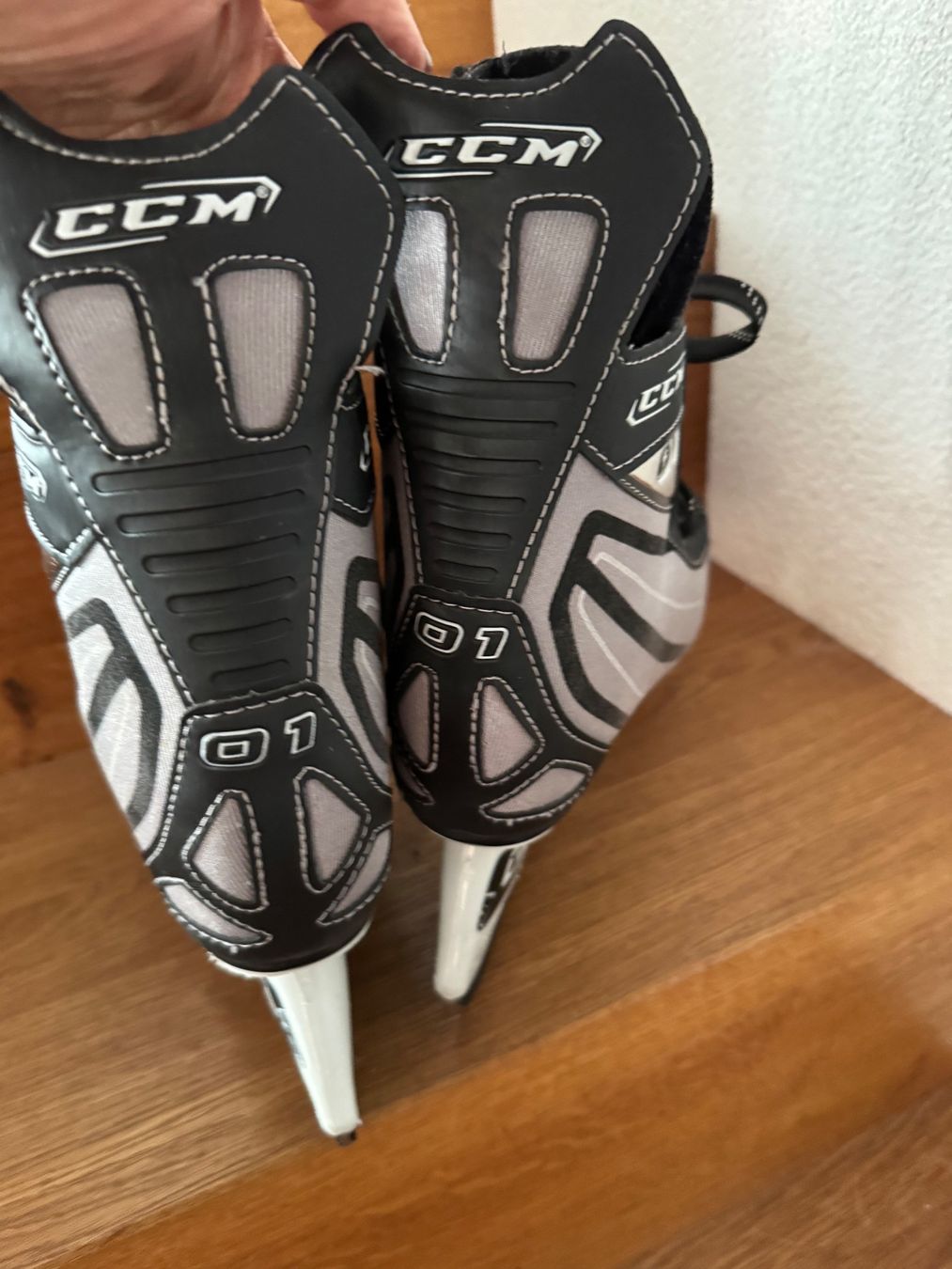 Ccm Schlittschuhe: CCM Schlittschuhe in Gr. 40 – Gebraucht aus Herzogenbuchsee von zukerka 3