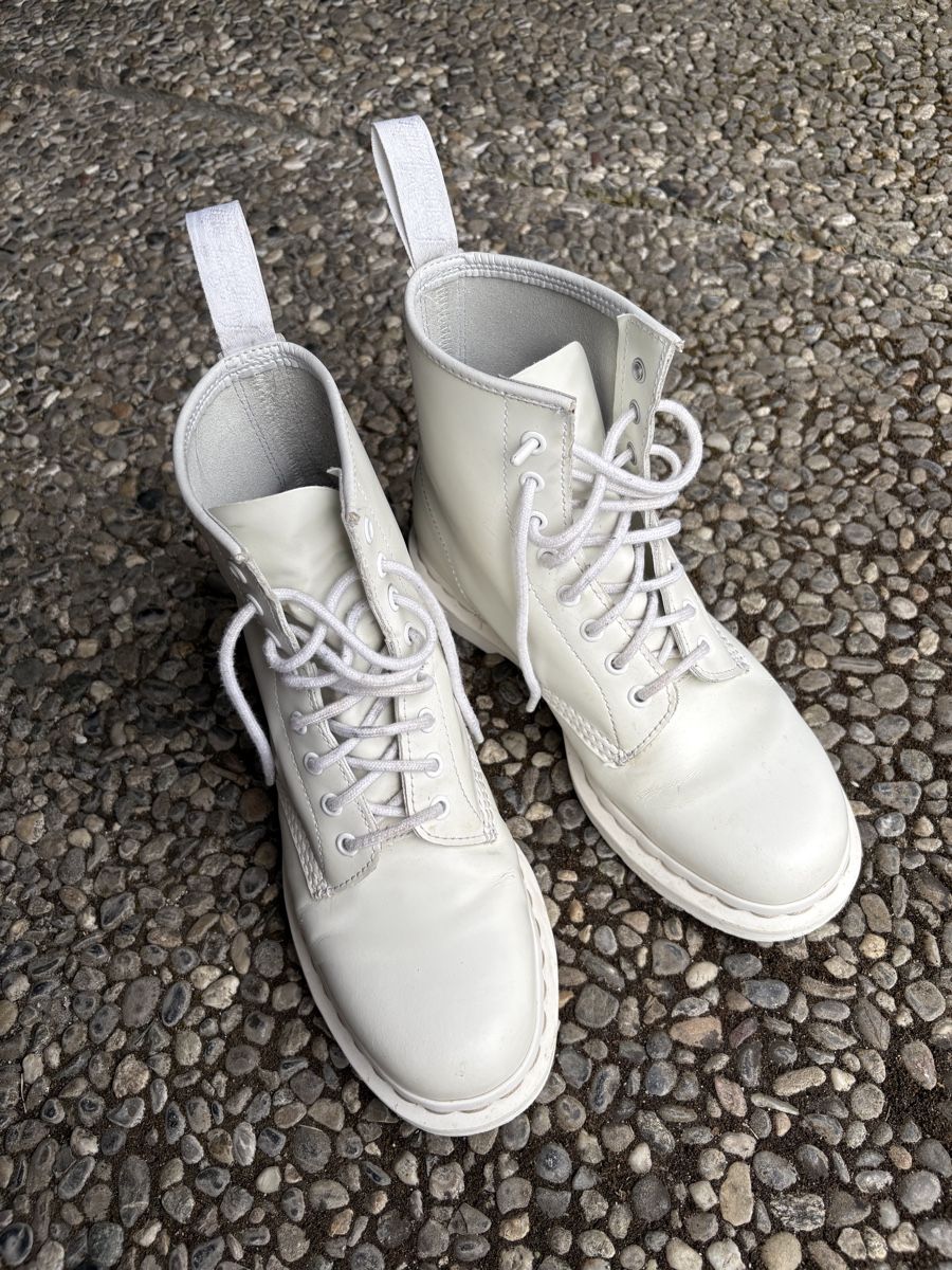 Dr. Martens Herrenschuhe: Dr. Martens weiss – Gebraucht aus Rombach von akiromay 4