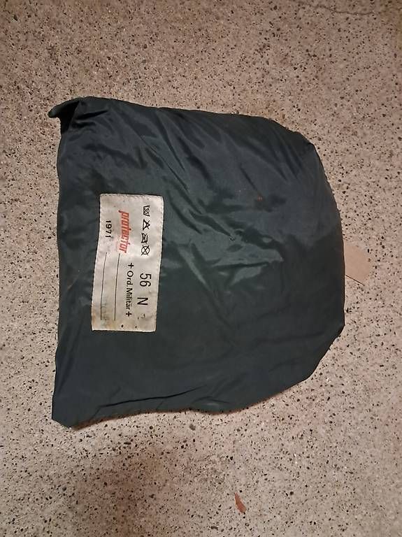 Uniformi: Regenpelerine der Schweizer Armee – Usato da Hagenbuch ZH venduto da rfa_k9ks 1