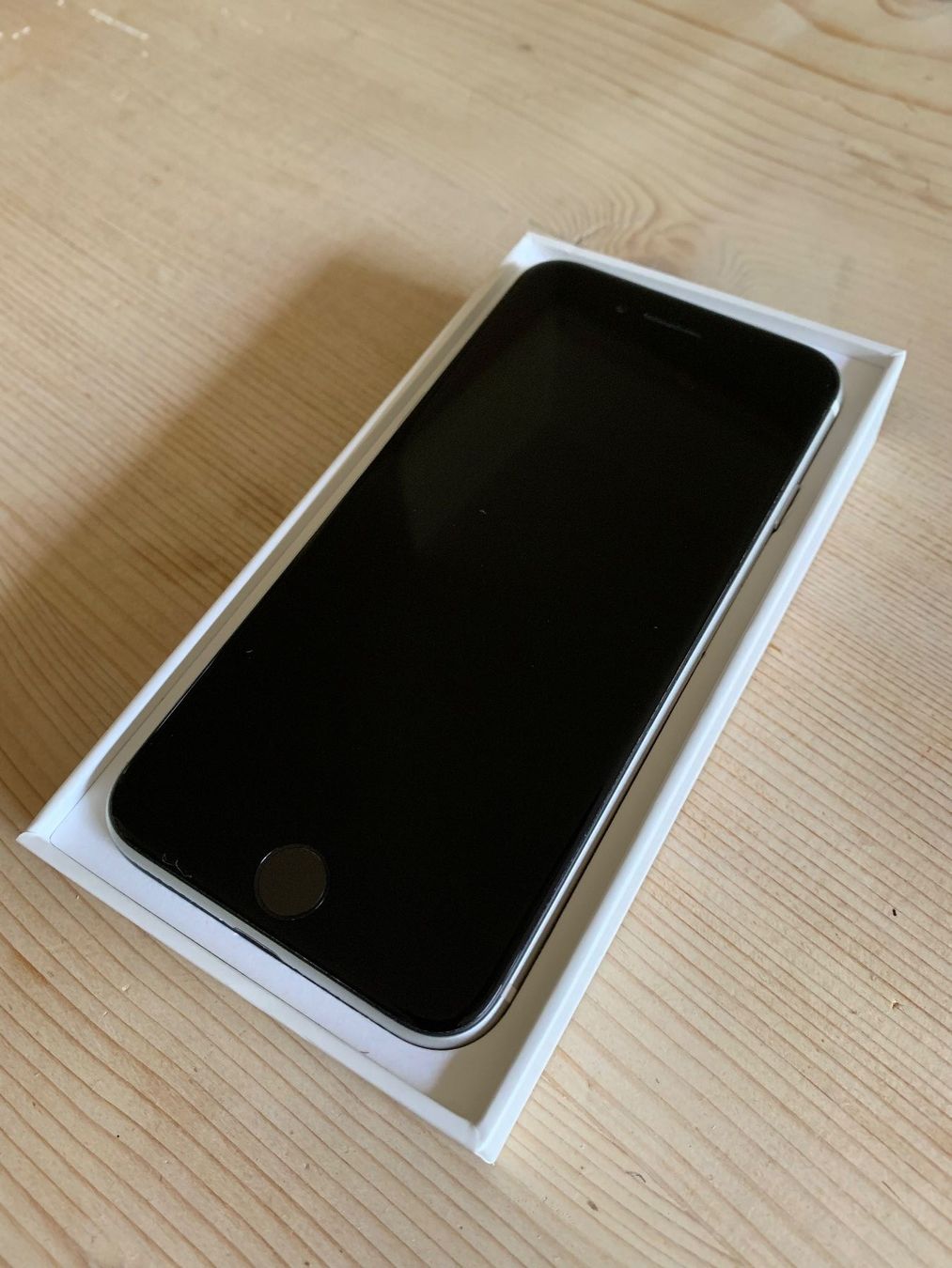 Apple Telefoni cellulari / Smartphones: iPhone SE 64GB weiss – Usato da Thun venduto da Crown7