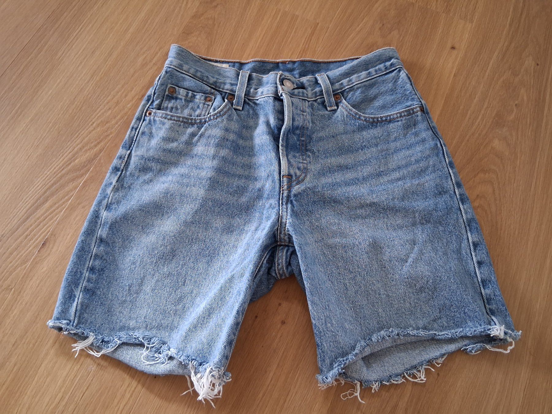 Levi's Jeans: Levi's 501 Jeans Shorts W25 – D'occasion à Lengnau AG par Nathi88