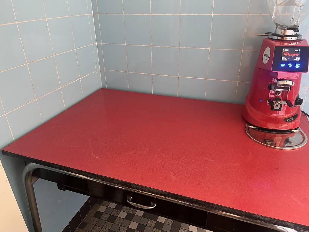 Tische: Table de cuisine vintage rouge Formica – Gebraucht aus Lausanne von tun_5db6 1