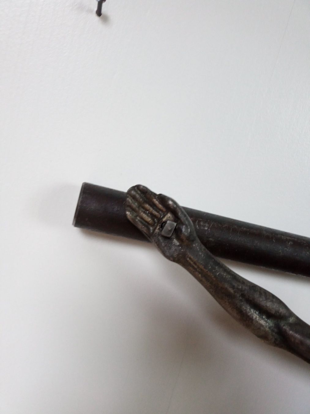 Statuette: Schweres Eisen Kruzifix – Usato da Zürich venduto da edi_c2m6 4