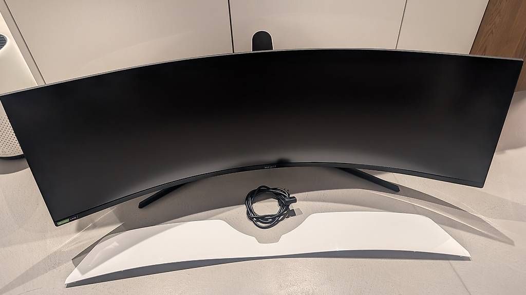 Monitor: Samsung Odyssey G9-G95T – Usato da Oberbütschel venduto da MINERCOIN