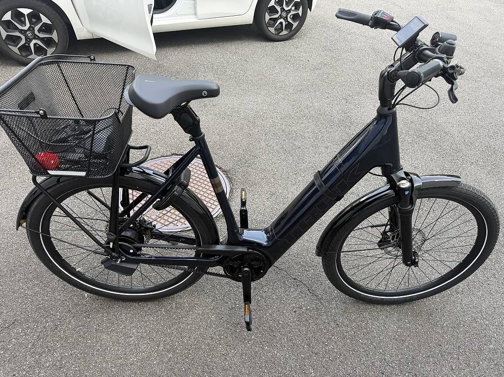 Velos: Trek District+ 5 Lowstep E-Bike  XL – Neu und originalverpackt aus Menzingen von Priganica 1