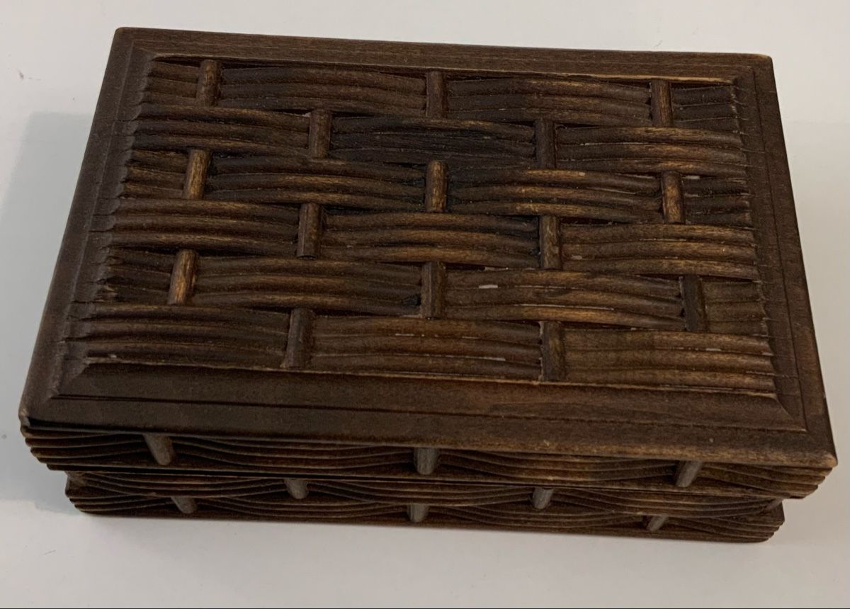 Barattoli: Boîte en bois sculpté – Usato da rolle venduto da Tontonjulot 1