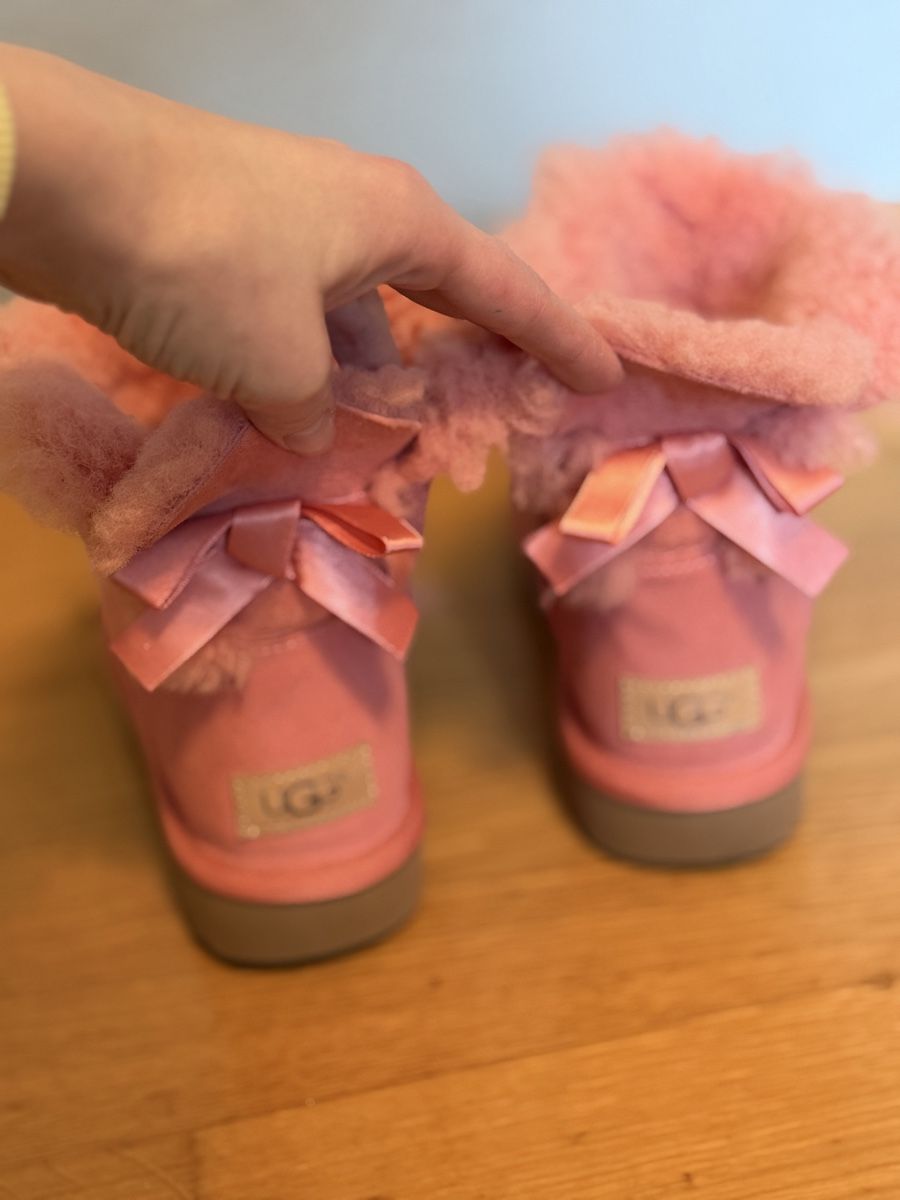 Ugg Scarpe da donna: UGG Boots mit Schleife, Grösse 37 – Nuovo (secondo la descrizione) da Winterthur venduto da m.ro. 2