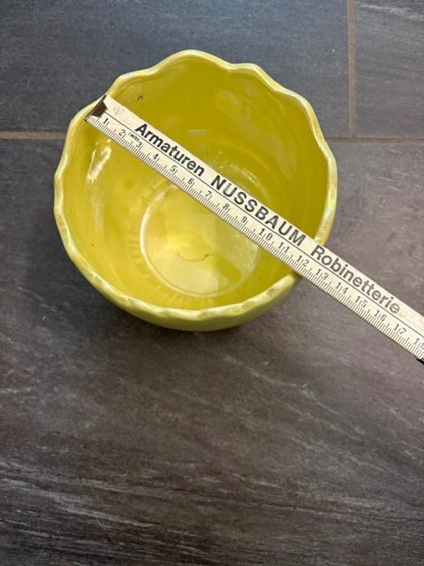 Vasi per fiori: Übertopf Durchmesser 12 cm gelb schimmernd – Usato da Pfäffikon ZH venduto da GZHDZV 1