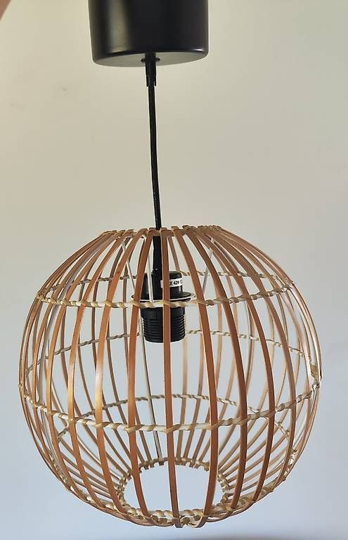 Lampade: Lampe en bois – Usato da Yverdon-les-Bains venduto da Cadocouches.ch