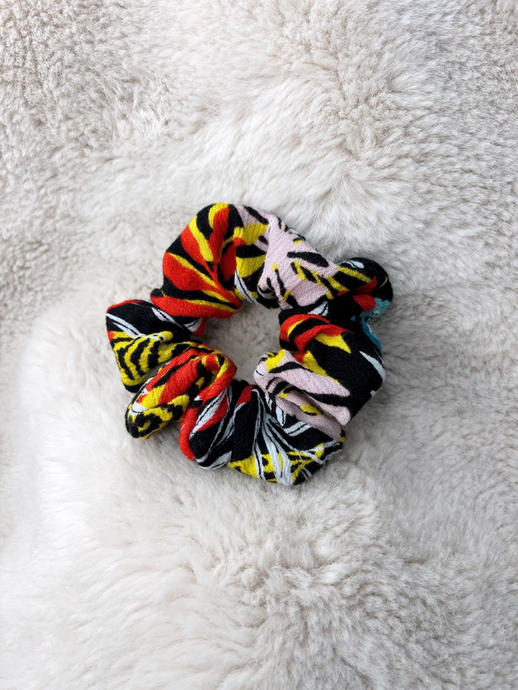Accessori per capelli: Scrunchie Upcyclé Fait-main "hyper-stretch" - Taille classic – Nuovo e nell'imballaggio originale da Villars-sur-Glâne venduto da maeva_christan_mc