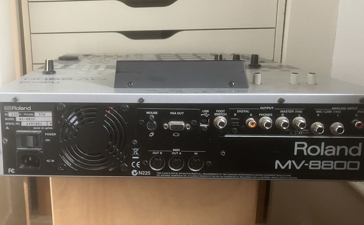 Roland Strumenti musicali: Roland MV-8800 Studio de Production – Usato da Lausanne venduto da kawinta03 5