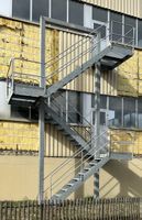 Verzinkte Stahl Aussentreppe  mit Zwischenpodest