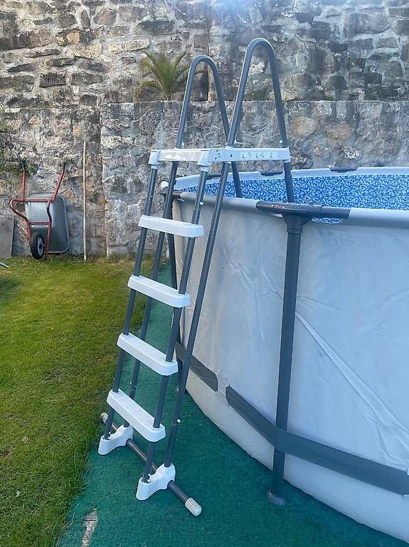Scale: Echelle Bestway pour piscine horssol – Usato da St-Légier-Chiésaz venduto da refpmeak01 1