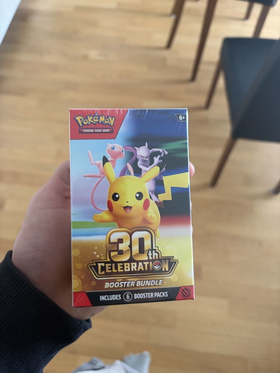 Pokémon Sammelbilder & Trading cards: Bundle 30 ans en anglais  – Neu und originalverpackt aus Sion von Pokexpert