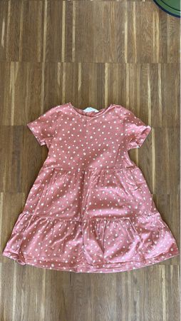 Sommerliches Kleid mit Pünktchenmuster, Grösse 122