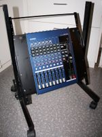 Yamaha MG 12/4 mit Roll-Rack