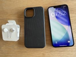 iPhone 13, 128 GB mit Hülle und Kopfhörer 