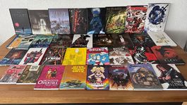 Collection de bandes dessinées, affiches et jeux de société