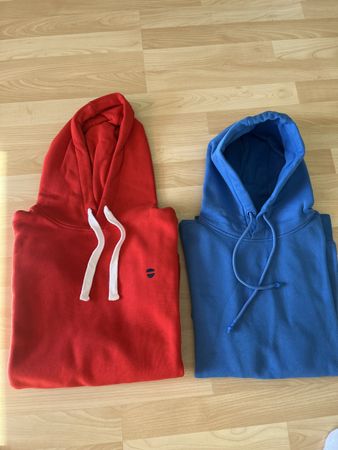2 Hoodies für den Übergang: Stylisch & bequem, Grösse M!
