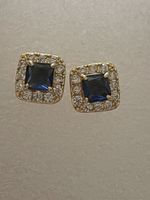 Clous d’oreilles plaqués jaune zircons bleues neufs