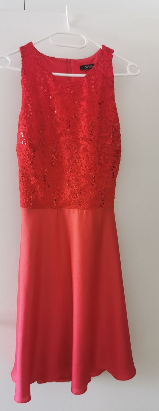 Robes: Cocktailkleid rot – D'occasion à Luterbach par iva_z6qt