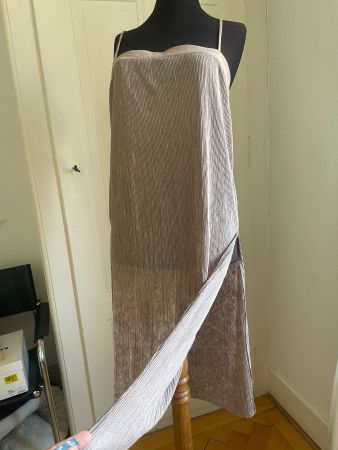 Robe longue à fines bretelles couleur sable ZARA